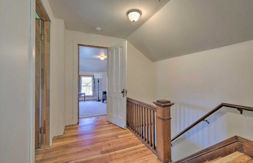 Walk to Beach! Sodus Point Escape with Private Yard - Foto 16