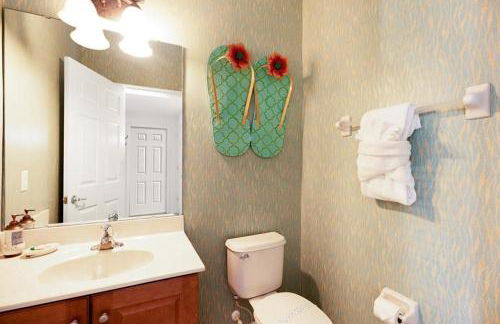 Lakeview 6-Bedroom Retreat with Game Room, Private Pool, Spa & Resort Amenities - Ideal for Families & Groups - Foto 28