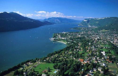 VILLA VUE LAC -3 chambres jardin-proche du lac et du Centre-ville , 2 places parking - Foto 48