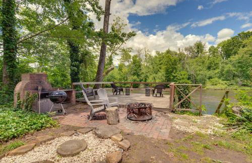 Family-Friendly Riverhouse Fishing and Hot Tub - Foto 1