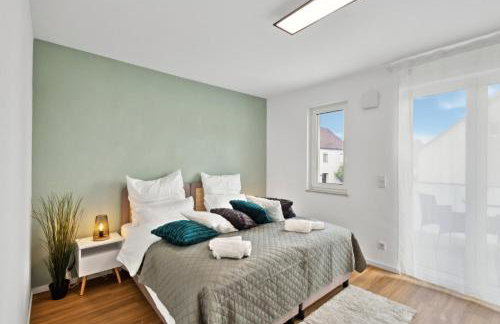 Harmonie Homes - Built in 2025 - High-Quality Beds & Linen - Full Kitchen - Fiber WiFi - 4K Smart TV - 2 Balconies - Elevator - Free Private Parking - Near Augsburg - 20 Min via Autobahn to Munich-West - Foto 9