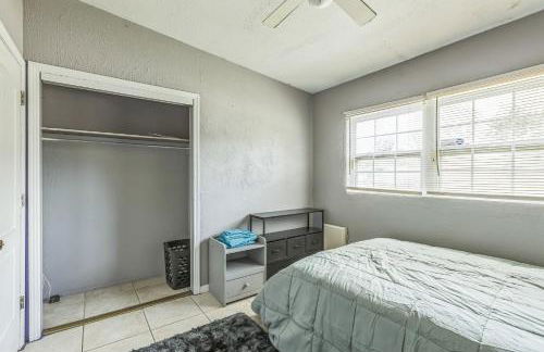 Amazing 'Hot Tub' Home Minutes To Hospitals & Beaches - Photo 10