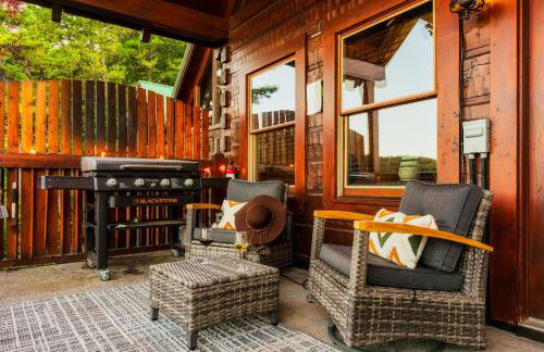 Splashtacular: Indoor Pool~Gorgeous Views~HotTub~GameRoom~Resort - Photo 21