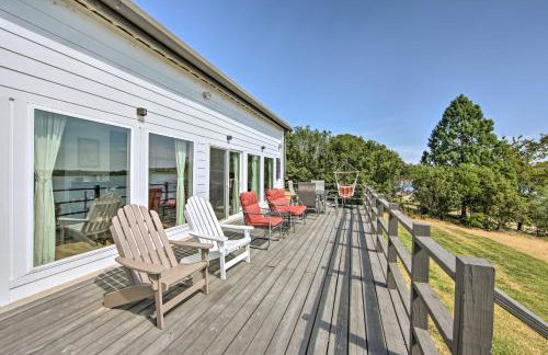 Modern Cedar Creek Lake Retreat with Panoramic View! - Foto 13