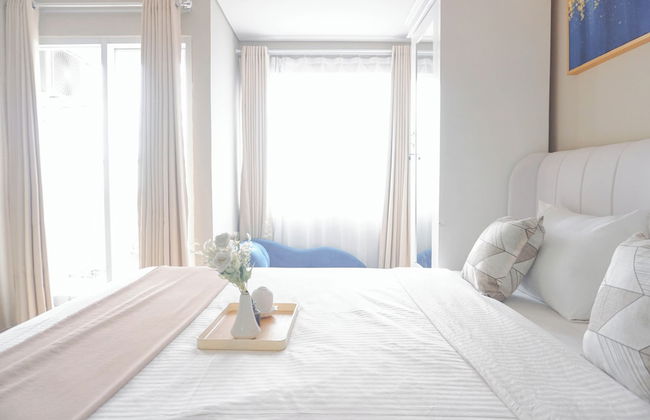 Homey Living and Well Designed Studio Room at Royal Sentul Park Apartment - Foto 4
