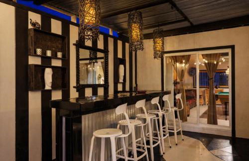 HUGE House in Joshua Tree/Yucca Valley with Pool & Hot Tub - Foto 24