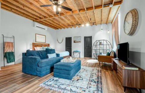 Charming & Spacious Hideaway by Downtown Bryan - Photo 5