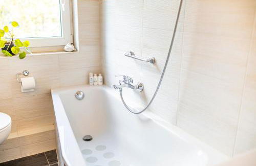 Große Wohnung mit Balkon, Waschmaschine und Smart TV - Foto 18