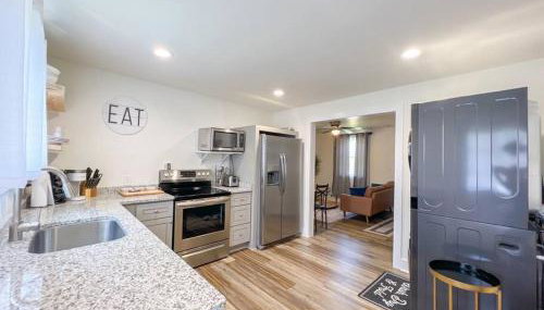 2BR Cedar Lane Road Retreat at Swamp Rabbit Trail! - Foto 4, stove, dishwasher, pet friendly, minibar