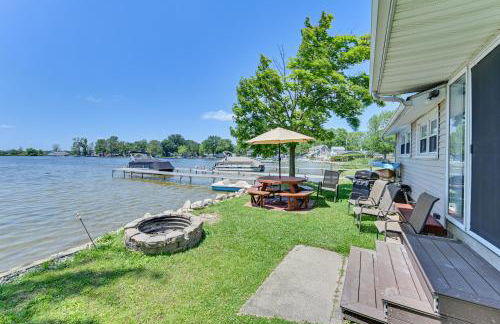 Lakefront Gem with Watercrafts and Dock in Coldwater! - Foto 1