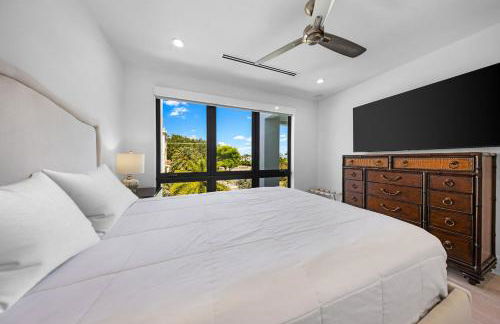 LVS Villa Blanco 5BR Coastal Oasis with Rooftop Sunset Deck Heated Pool Spa & Walk-to-Beach Access - Foto 17