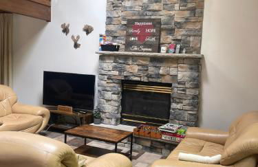 Pocono Hideout Family Home with Hot Tub Deck Sunroom Pool Big Bass Lake Larsen Lake Gouldsboro Clifton Township - Foto 25