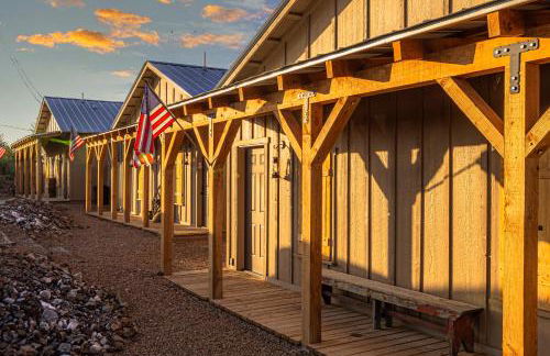 Miners Cabin #4 - King Bed - Private Balcony with Views - Foto 43