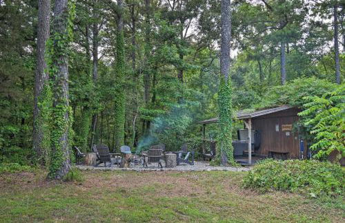 Luxe Cabin with Hot Tub on 5 Acres in Pearcy! - Foto 34