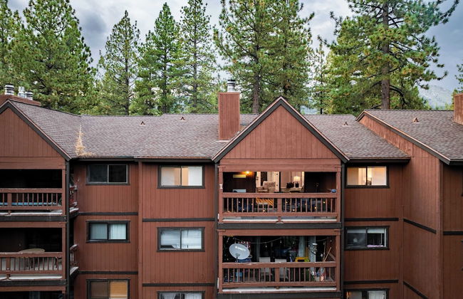 Walk to Lake, Dining+shops 5mins to Ski Resort Incline Paradise by Avantstay - Photo 38