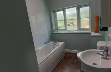 Entire house with gated parking - Photo 9