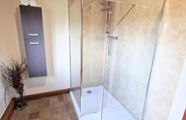 Ochil 8 with Private Hot Tub - Fife - Loch Leven - Lomond Hills - Photo 16