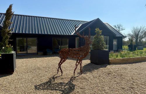 Bespoke 1 Bedroom Barn by Stansted Airport & Holiday Parking - Foto 35