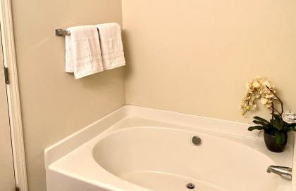 Spacious & comfy home in ultra-convenient location 2025 Traveller Award Winner - Foto 40