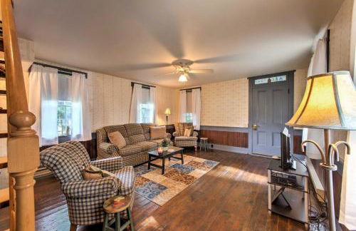 Historic Penn State Home with Fire Pit-Near Stadium! - Foto 6