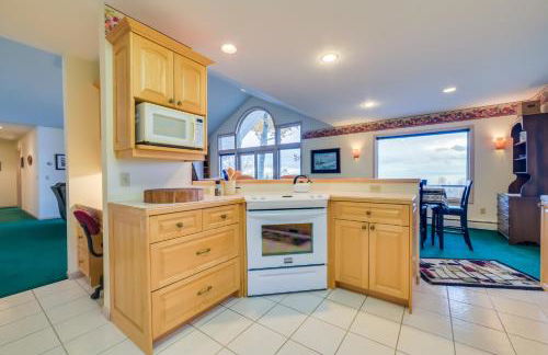 17 Mi to Skiing! Lake-View Michigan Home with Deck - Foto 7