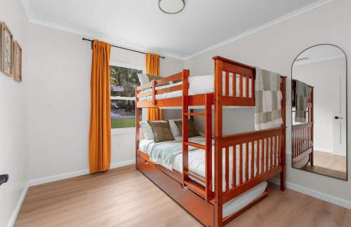 The Bauhaus - 4BR,3BA ,Families , Ample Parking - Foto 36