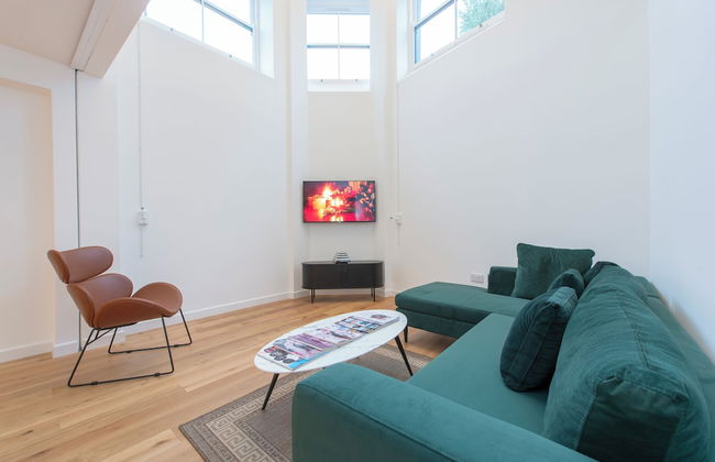 Exquisite 3BR Duplex Apartment, Air-con& Amenities - Foto 1