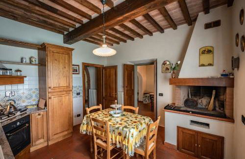 Experience the charm of Tenuta Le Caselle, a cozy farmhouse surrounded by nature and comfort! - Foto 54