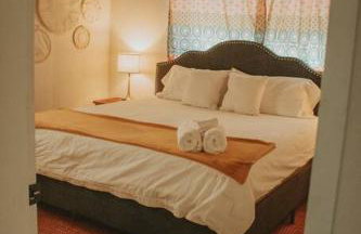 Casa Charleston-3BR-2Bath-Private HOT TUB-Pet Friendly-No Pet Fees! - Photo 34