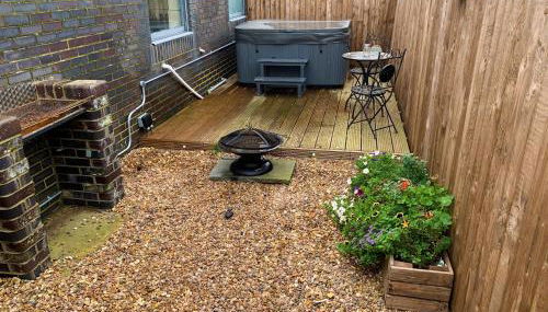 Lancaster - Photo 3, Garden