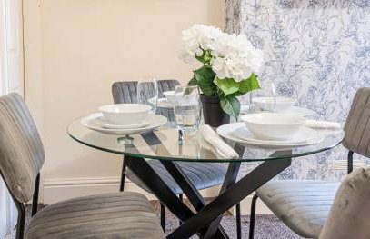 Harbour place in Newcastle under Lyme with Parking, perfect for Contractors or Alton Towers - Foto 2