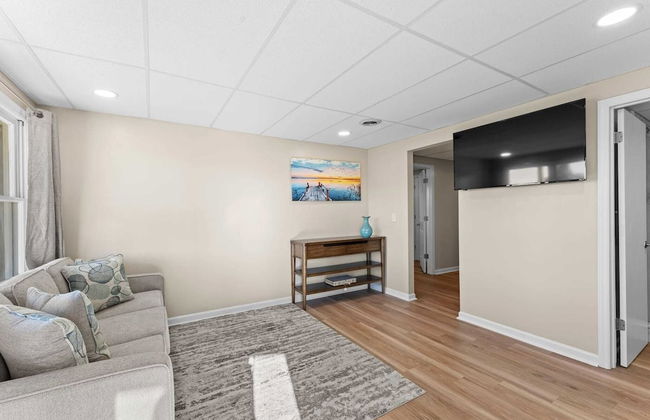 Pleasant Cove Waterfront Getaway With Fire Pit, Deck, and Lake Views - Foto 29