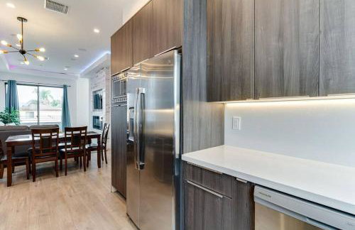 Luxury Modern 4 bedroom 3 Bath Home With Rooftop Deck #3 - Foto 15