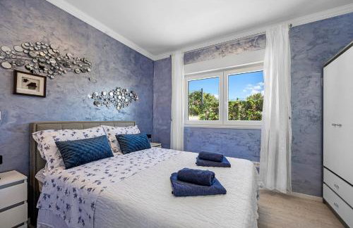 Villa VERONICA with CINEMA PROJECTOR by the HEATED POOL and JACUZZI - Foto 45