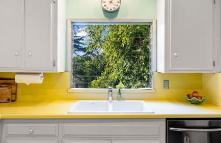 Spanish Revival Charm in Silver Lake w Patio BBQ Walkable Location Maltman Manor by AvantStay - Photo 15