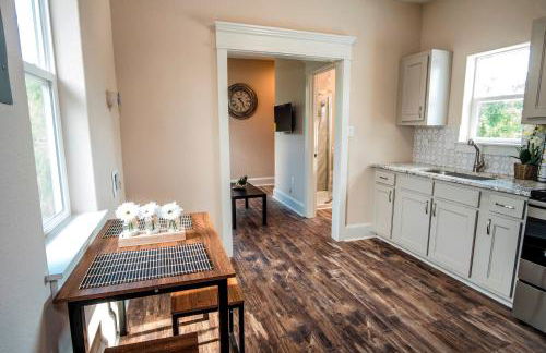 Beautiful Guest House on New Built Home Near Downtown - Foto 12