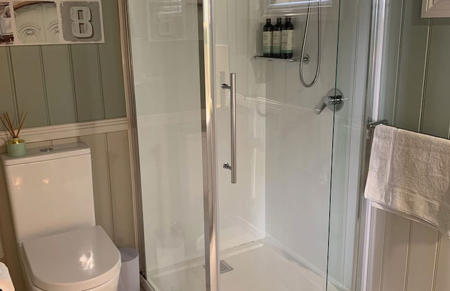 Hazelcreek Cottages - Photo 10