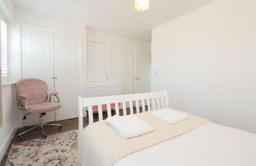 Contractor 4 Bed 3 Bath House Near Airport Parking Barry Island with Parking - Foto 24