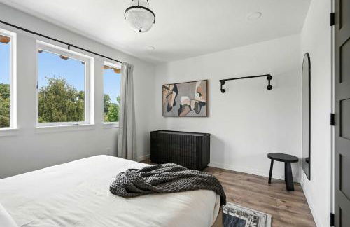 Kerns 6BR - New Spanish Style Group Stay - Photo 43