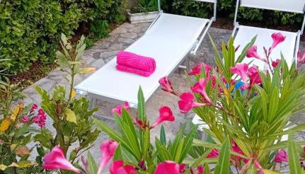 Ginevra Casa Vacanze - Foto 2, Garden, sunbed