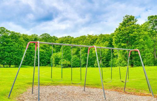 Idyllic Vermont Farmhouse Mtn Views on 200 Acres! - Foto 32