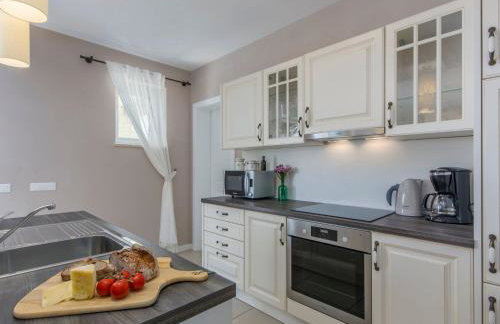 Holiday Home Romantische Villa mit Meerblick- Pool und Jacuzz by Interhome - Foto 38