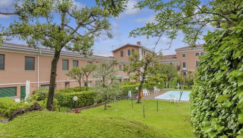 HOST4U - Loft del GARDA Residence with Pool, Front Lake Building - Foto 5