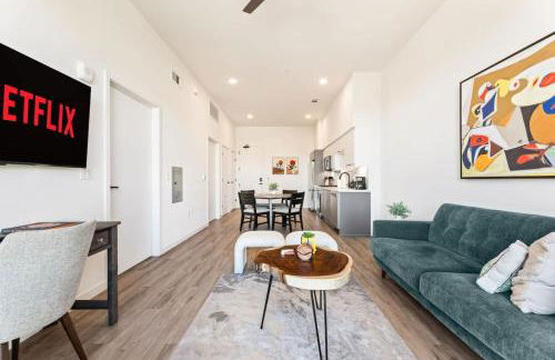 Modern Living, Stunning city views, 1Mile to Dodger Stadium - Photo 12