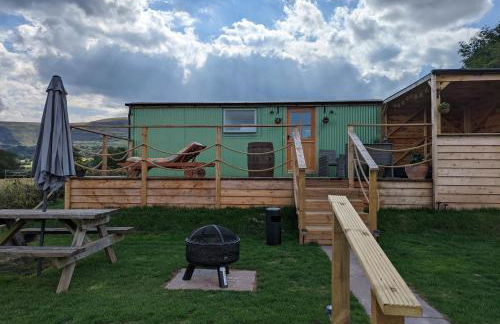 Red darren luxury hut - Photo 17