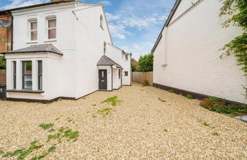 Modern 2 Bedroom Flat with Free Parking - 2 mins from Ascot Racecourse - Foto 10