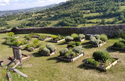 Évasion au cœur de Polignac : Charme et confort à deux pas du Puy-en-Velay - FR-1-582-382 - Foto 25