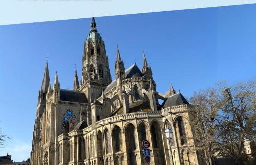 Embruns maison spacieuse rénovée 5 ch 3 sdb 2 WC belle terrasse aménagée barbecue à 250 m de la plage en plein centre d' Arromanches au coeur des plages du débarquement, proximité de Bayeux - Foto 64