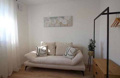 Großes Apartment mit Küche, Dusche, Badewanne, Balkon, Parkplatz vor dem Haus, ruhig gelegen, ADA4 - Foto 36