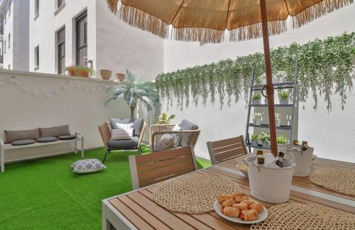 C88 - Deluxe Apartment Downtown with Pool and Parking - Photo 11